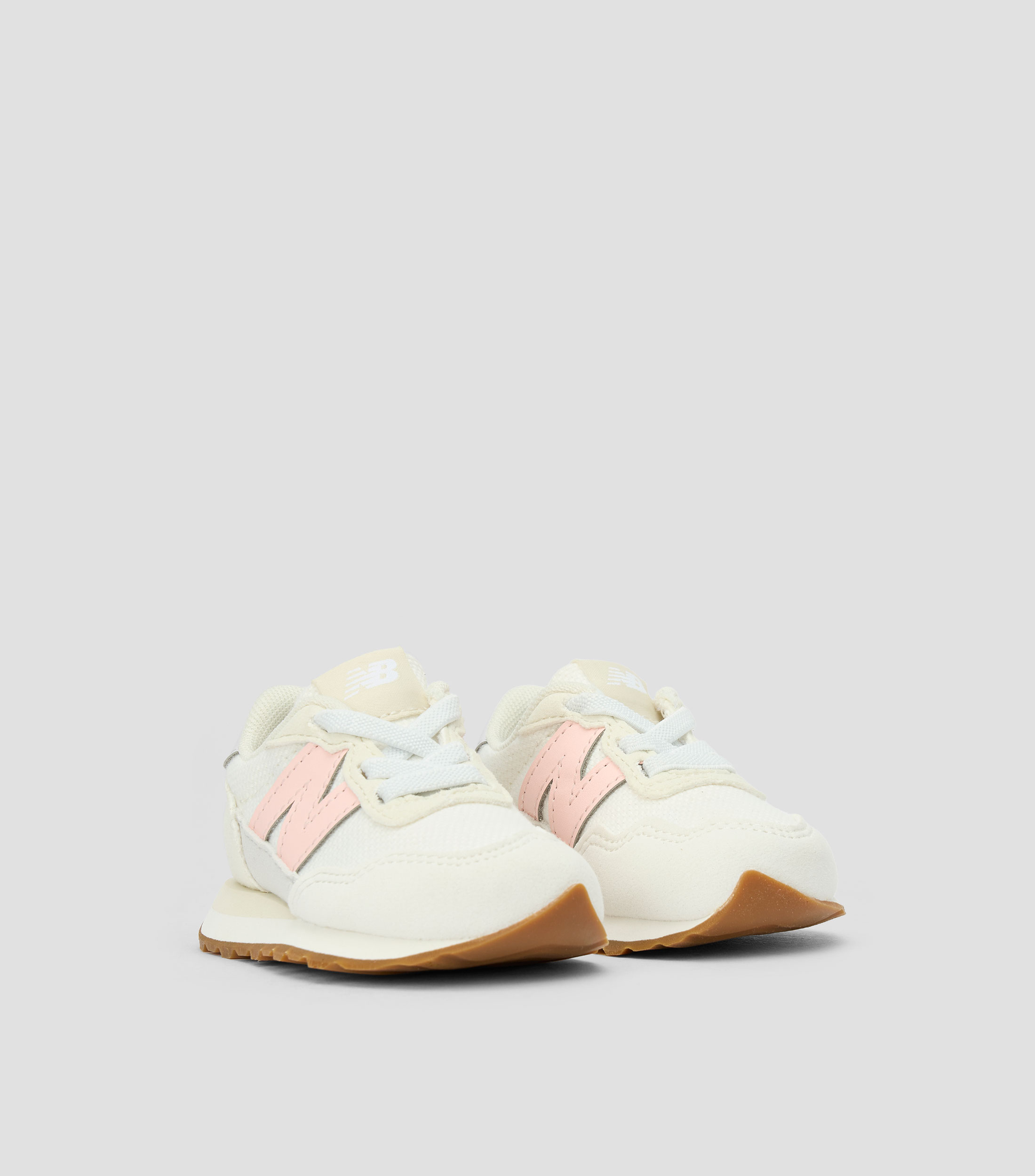 Tenis casuales con logo Niña
